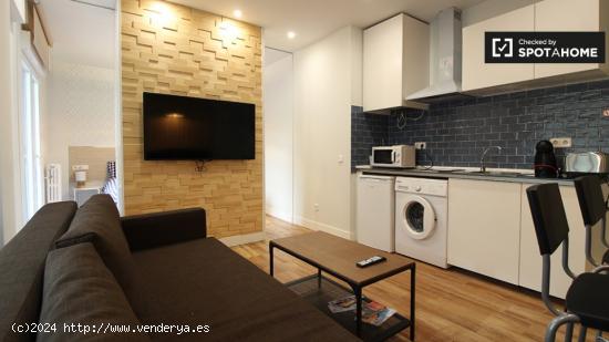 Moderno apartamento de 1 dormitorio con balcón en alquiler en Delicias - MADRID