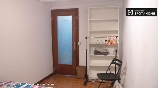 Acogedora habitación en alquiler en apartamento de 5 dormitorios en El Raval - BARCELONA