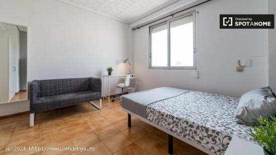 Encantadora habitación con cama doble en alquiler en Algirós - VALENCIA