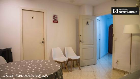 Se alquila habitación, apartamento de 6 dormitorios, Ciutat Vella - VALENCIA