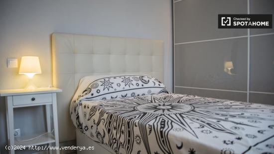 Habitación luminosa en apartamento de 3 dormitorios en Horta-Guinardó - BARCELONA