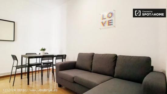 Acogedora habitación en un apartamento de 6 dormitorios en Lavapiés - MADRID