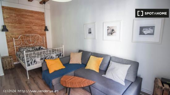 Apartamento reformado de 2 dormitorios en alquiler en El Raval - BARCELONA