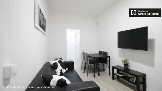 Apartamento renovado de 3 dormitorios en alquiler en El Raval - BARCELONA