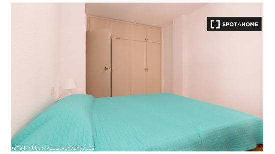 Habitación con cama doble en alquiler en apartamento de 5 dormitorios en Ronda - GRANADA