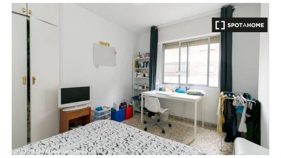 Habitación con cama doble en alquiler en apartamento de 5 dormitorios en Ronda - GRANADA