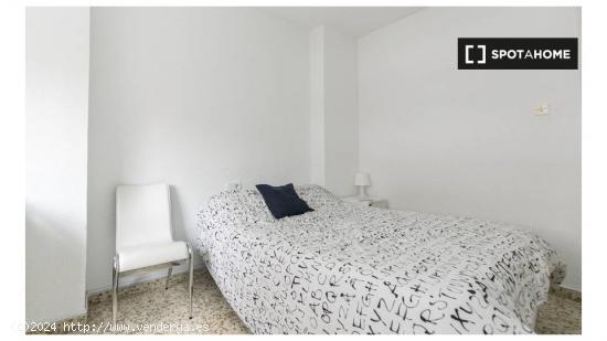 Habitación con cama doble en alquiler en apartamento de 5 dormitorios en Ronda - GRANADA