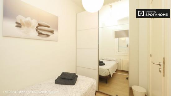 Acogedora habitación en alquiler en un apartamento de 3 dormitorios en Gràcia - BARCELONA