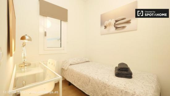 Acogedora habitación en alquiler en un apartamento de 3 dormitorios en Gràcia - BARCELONA