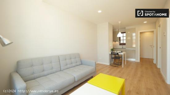 Renovado apartamento de 2 dormitorios en alquiler en Sants - BARCELONA