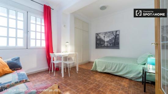 Encantadora habitación con cama doble en alquiler en Quatre Carreres - VALENCIA