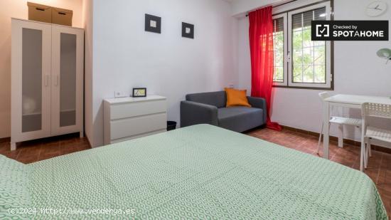 Habitación soleada con cama doble en alquiler en Quatre Carreres - VALENCIA