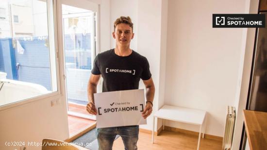 Luminoso apartamento de 2 dormitorios con terraza en alquiler en L'Eixample - VALENCIA