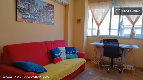 Ligero y moderno apartamento de 1 dormitorio con aire acondicionado para alquilar en relajado Tetuá