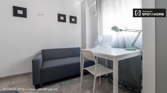 Gran habitación en alquiler, apartamento de 4 dormitorios Rascanya - VALENCIA