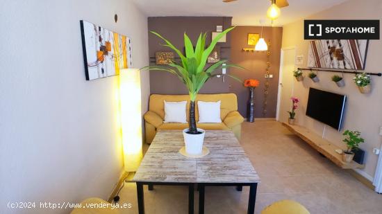 Elegante habitación en alquiler en un apartamento de 4 dormitorios en Aluche, Madrid - MADRID