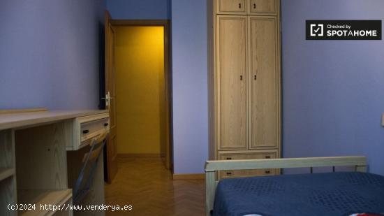 Acogedora habitación en apartamento de 3 dormitorios en Villaverde - MADRID