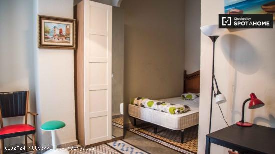 Acogedora habitación en alquiler en un apartamento de 4 dormitorios en L'Eixample - VALENCIA