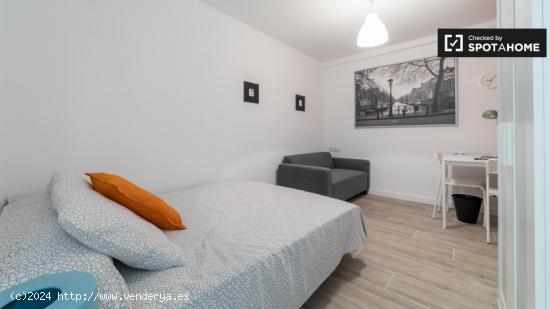 Habitación moderna en apartamento de 4 dormitorios en Benimaclet - VALENCIA