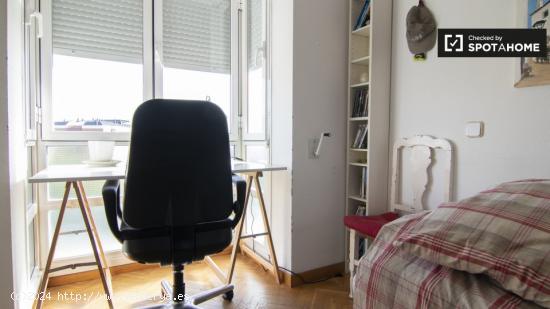 Preciosa habitación en alquiler en apartamento de 3 dormitorios en Fuencarral. - MADRID