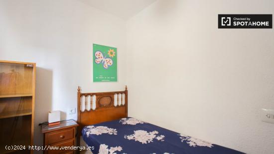 Habitación luminosa en alquiler en un apartamento de 4 dormitorios en La Saïdia - VALENCIA