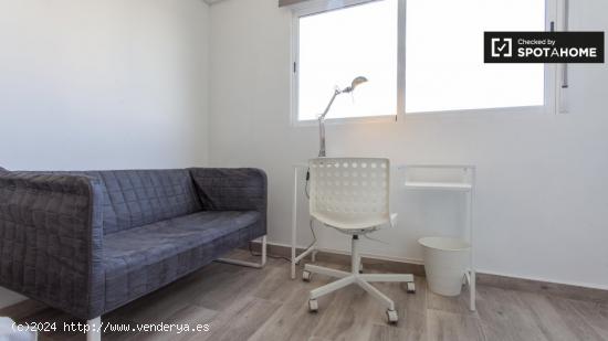 Se alquila habitación moderna en un apartamento de 4 dormitorios en La Saïdia - VALENCIA