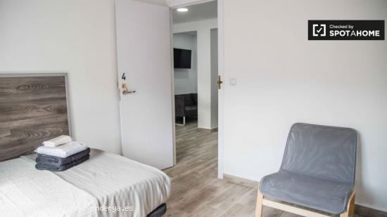 Cómoda habitación en alquiler en un apartamento de 4 dormitorios en La Saïdia - VALENCIA