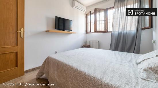 Acogedora habitación en un apartamento de 3 dormitorios en Campanar - VALENCIA