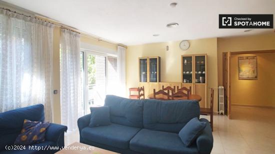 Elegante apartamento de 4 dormitorios en alquiler en Delicias - MADRID