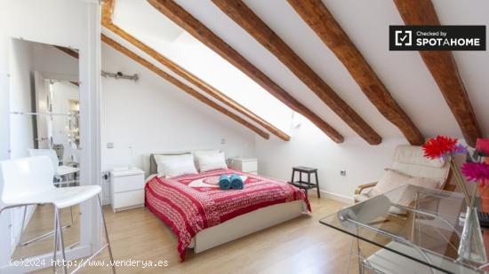 Fantástico loft de estilo, de 1 dormitorio en alquiler en La Latina - MADRID