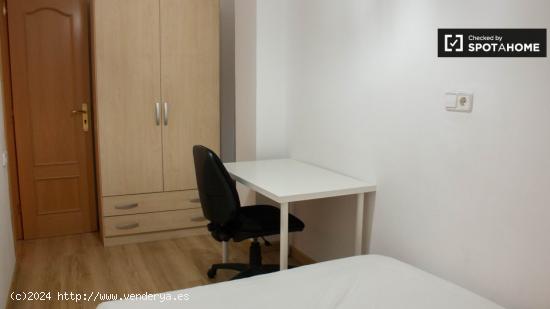 Habitación en piso de 3 habitaciones en Sant Martí - SOLO MUJERES - BARCELONA