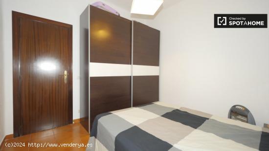 Bonita habitación en alquiler en acogedor apartamento de 3 dormitorios en Barcelona. - BARCELONA