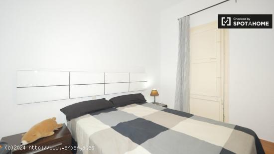 Bonita habitación en alquiler en acogedor apartamento de 3 dormitorios en Barcelona. - BARCELONA