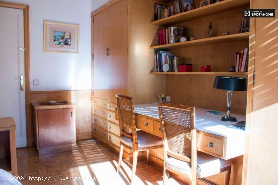  Habitación luminosa en un apartamento de 4 dormitorios en L'Esquerra de l'Eixample - BARCELONA 