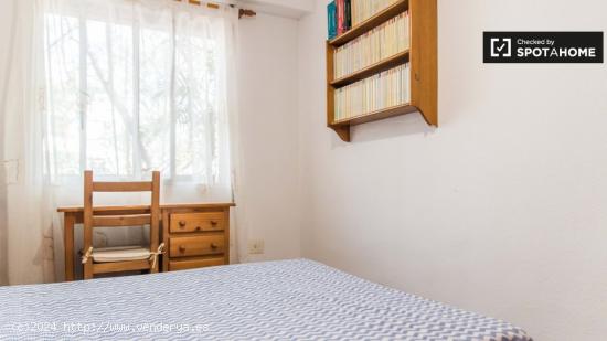 Acogedora habitación en alquiler en el clásico apartamento de 4 dormitorios en Camins al Grau - VA