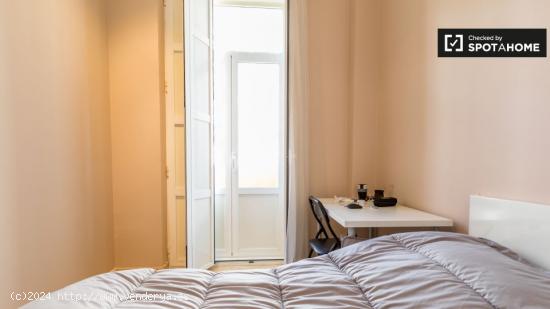 Bonita habitación en alquiler en un luminoso apartamento de 3 dormitorios, L'Eixample - VALENCIA