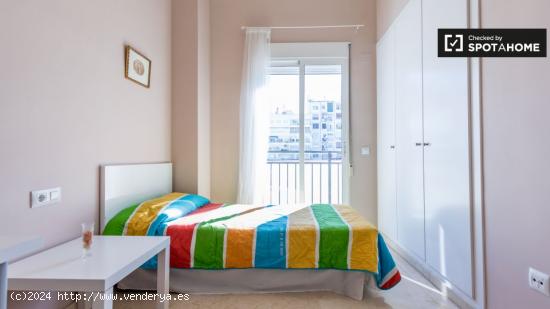 Encantadora habitación en alquiler en un luminoso apartamento de 3 dormitorios, L'Eixample - VALENC