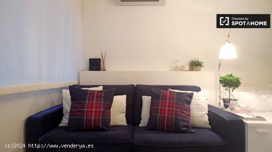 Bonito estudio con aire acondicionado para alquilar en la exclusiva zona de Salamanca. - MADRID