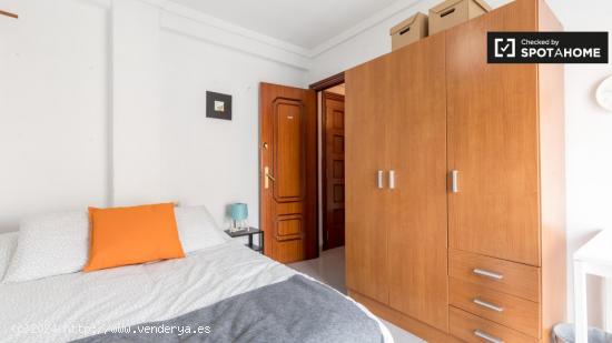 Habitación luminosa en alquiler en apartamento de 4 dormitorios, Quatre Carreres - VALENCIA