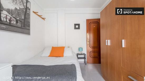 Habitación luminosa en alquiler en apartamento de 4 dormitorios, Quatre Carreres - VALENCIA