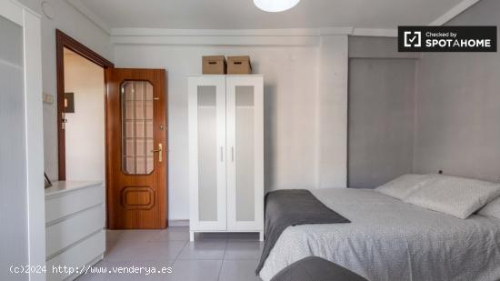 Habitación moderna en alquiler en el apartamento de 4 dormitorios, Quatre Carreres. - VALENCIA