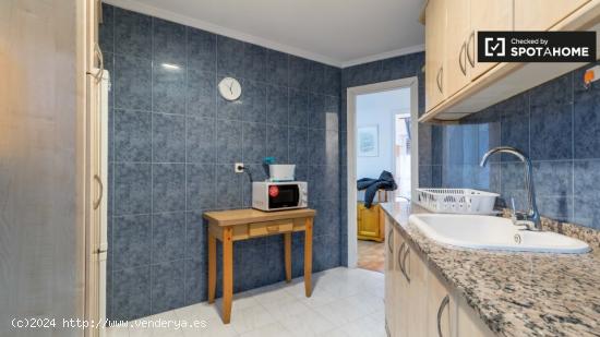 Habitación luminosa para alquilar en apartamento de 4 dormitorios en Camins al Grau - VALENCIA