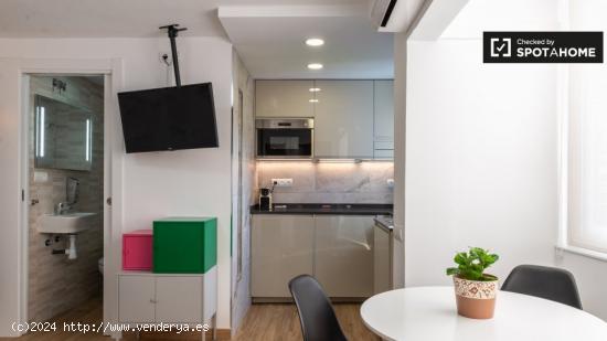 Alquiler de habitaciones en cómodo apartamento de 2 dormitorios en Nou Barris - BARCELONA