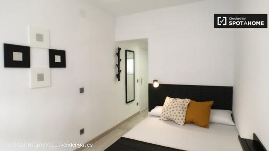 Bonita habitación en alquiler en apartamento de 5 dormitorios en Puente de Vallecas. - MADRID