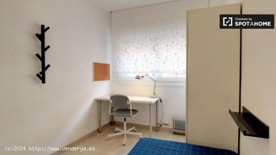 Bonita habitación en alquiler en apartamento de 5 dormitorios en Puente de Vallecas. - MADRID