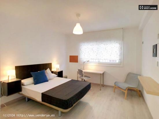  Adorable habitación en alquiler en apartamento de 5 dormitorios en Puente de Vallecas. - MADRID 