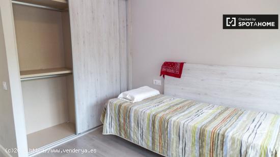 Se alquila habitación luminosa en apartamento de 2 dormitorios, Sant Martí - BARCELONA