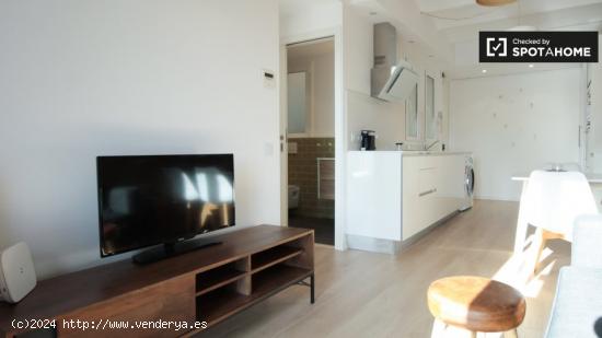 Impresionante apartamento de 1 dormitorio con balcón en alquiler cerca del metro en el Eixample - B