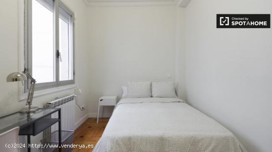 Acogedora habitación en alquiler en apartamento de 5 dormitorios en Centro. - MADRID