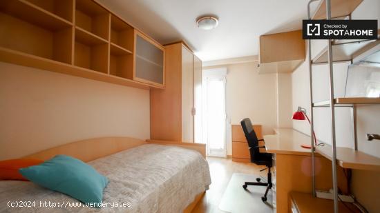 Elegante habitación en alquiler en apartamento de 3 dormitorios en Quatre Carreres - VALENCIA